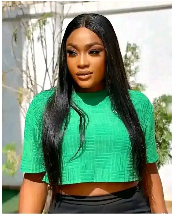 LizzyGold Onuwaje, the stunning Nigerian actress and model, has set social media abláze with her recent photos
